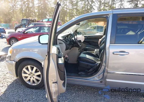 2015 Chrysler Town & Country Touring из США, поврежденный, VIN 2C4RC1BG9FR561214